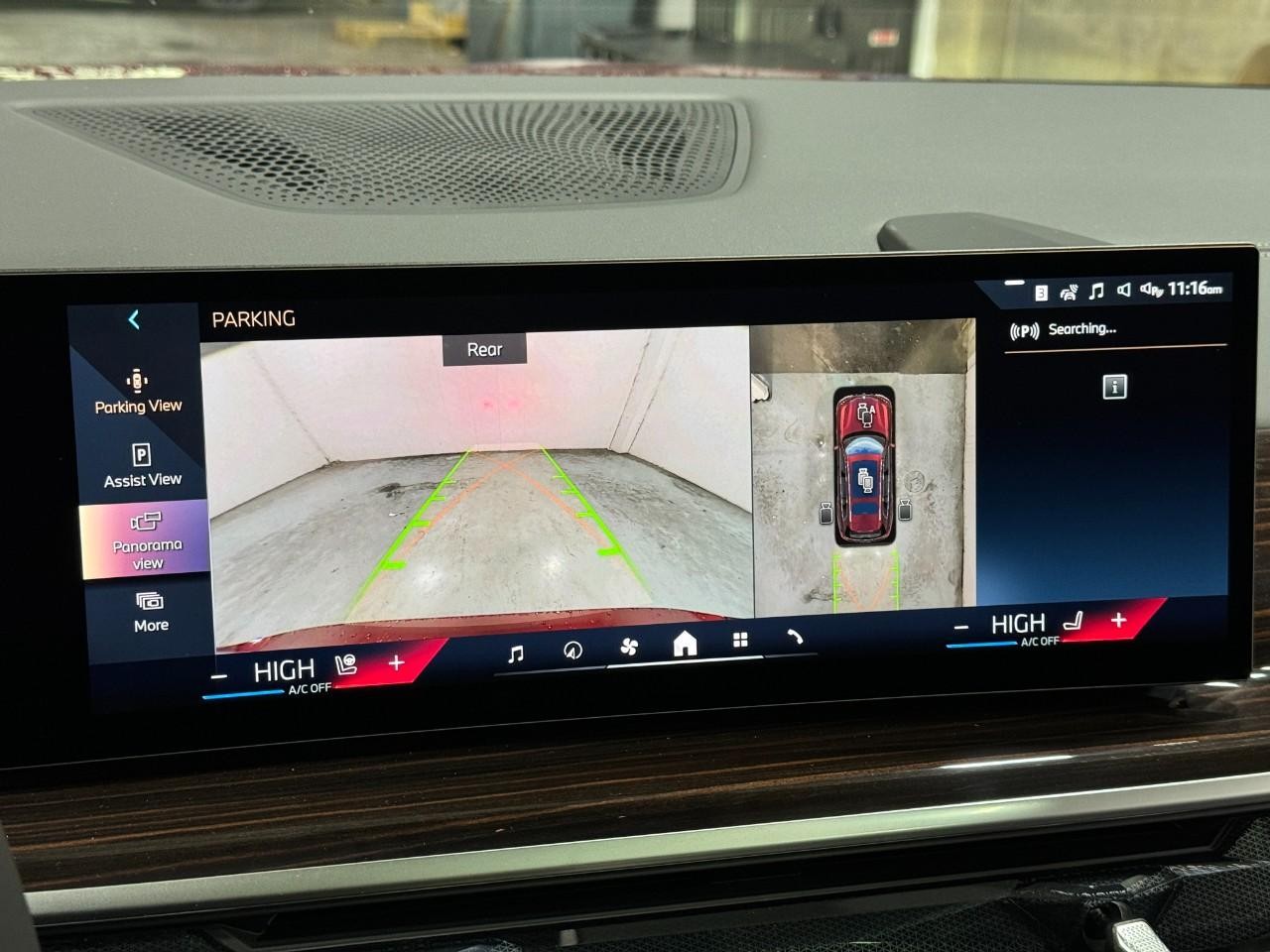 BMW X7 Vehicle Full-screen Gallery Image 37