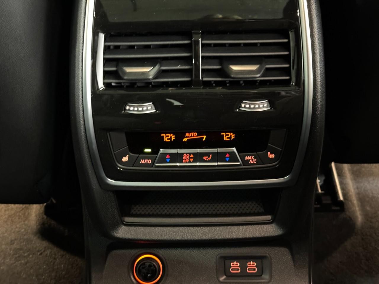 BMW X7 Vehicle Full-screen Gallery Image 13