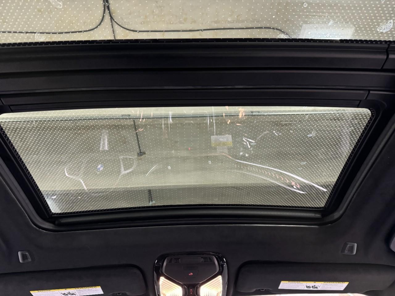 BMW X7 Vehicle Full-screen Gallery Image 14