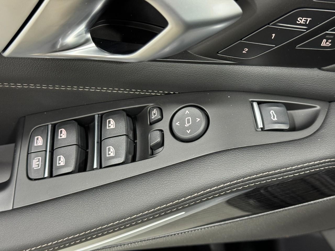 BMW X7 Vehicle Full-screen Gallery Image 29