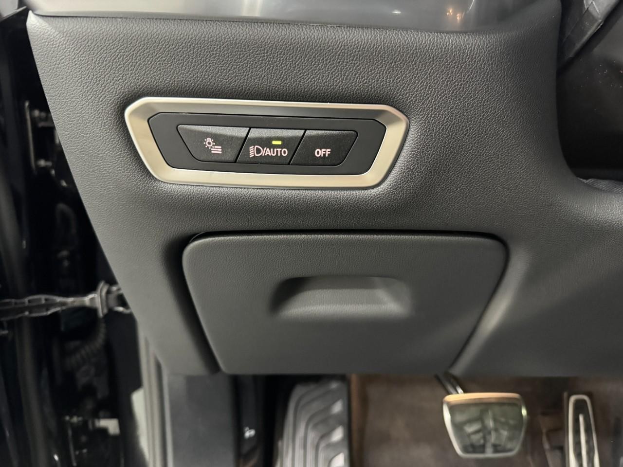 BMW X7 Vehicle Full-screen Gallery Image 33