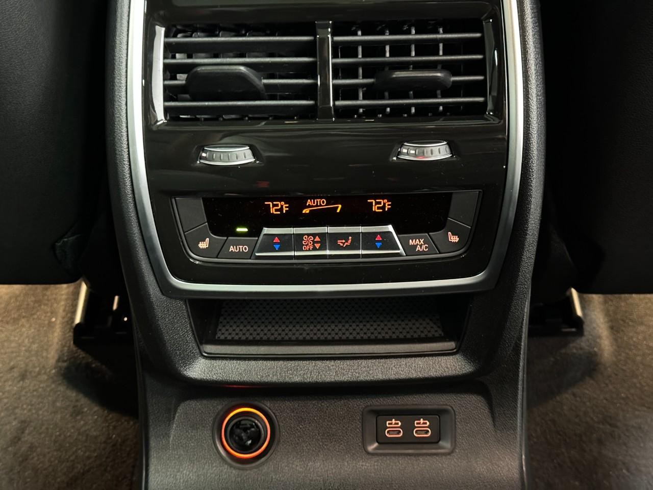 BMW X7 Vehicle Full-screen Gallery Image 13