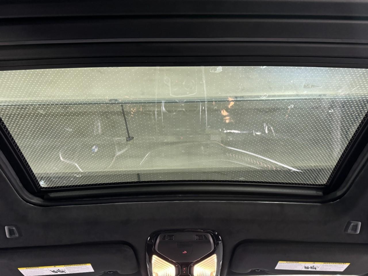 BMW X7 Vehicle Full-screen Gallery Image 14