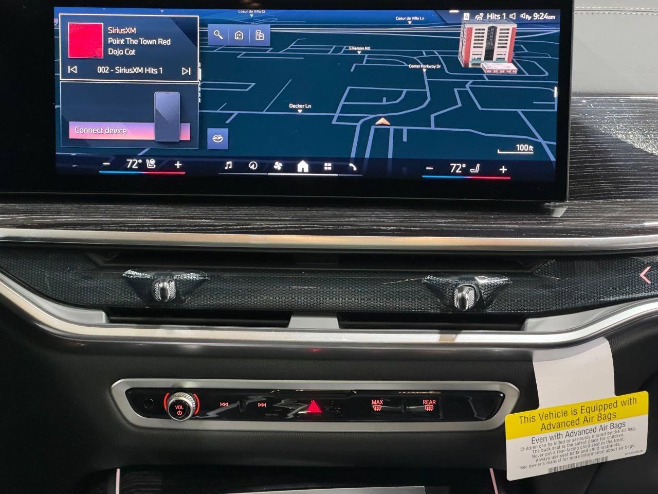 BMW X7 Vehicle Full-screen Gallery Image 17