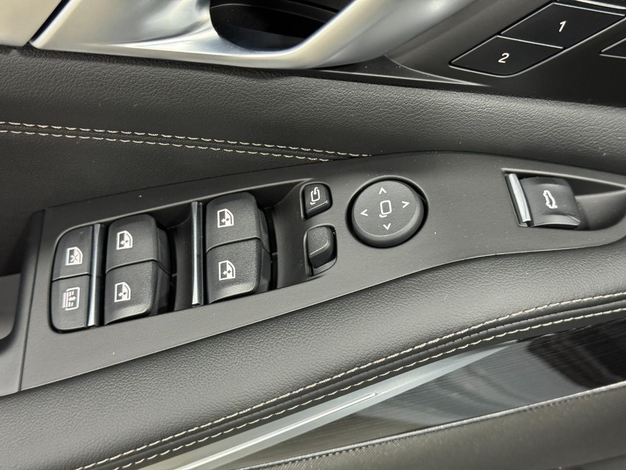 BMW X7 Vehicle Full-screen Gallery Image 29