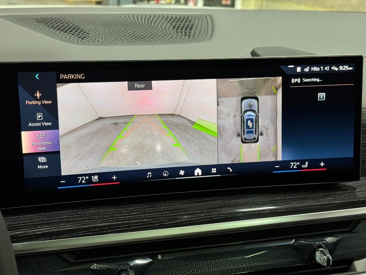 BMW X7 Vehicle Full-screen Gallery Image 37