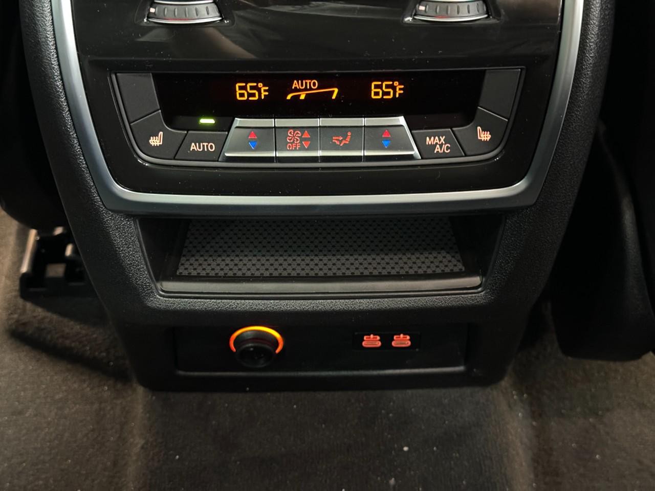 BMW X7 Vehicle Full-screen Gallery Image 13