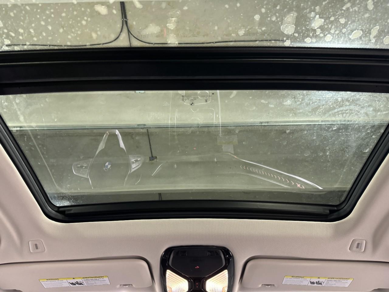 BMW X7 Vehicle Full-screen Gallery Image 14