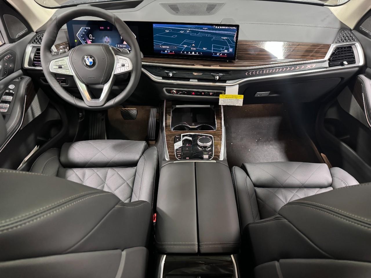 BMW X7 Vehicle Full-screen Gallery Image 15