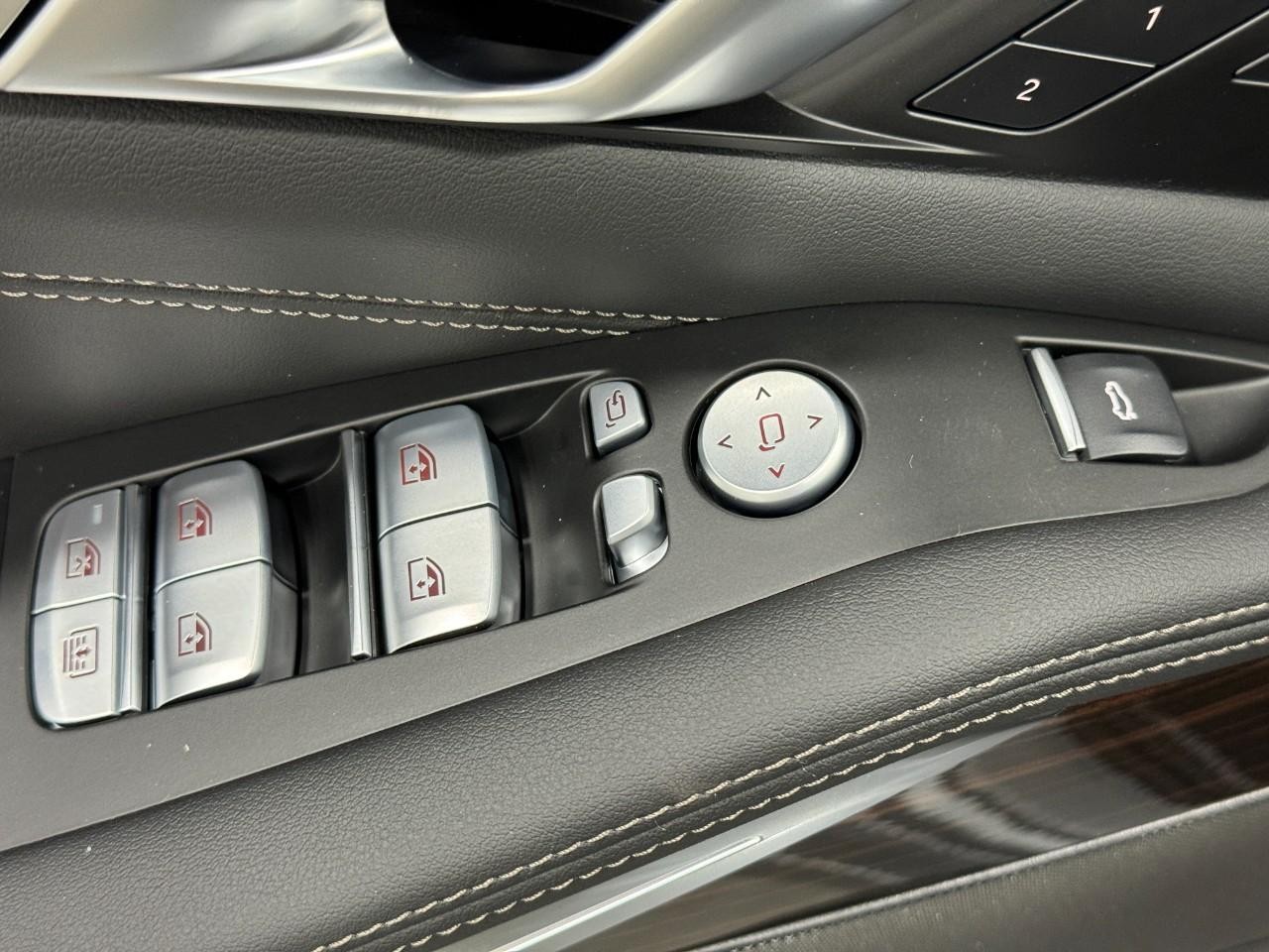 BMW X7 Vehicle Full-screen Gallery Image 29