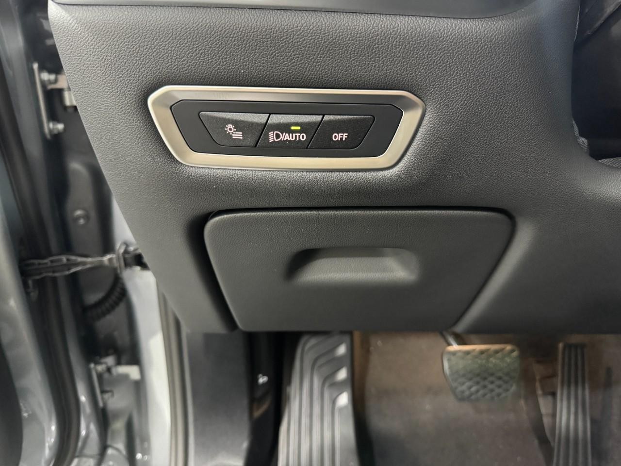 BMW X7 Vehicle Full-screen Gallery Image 33