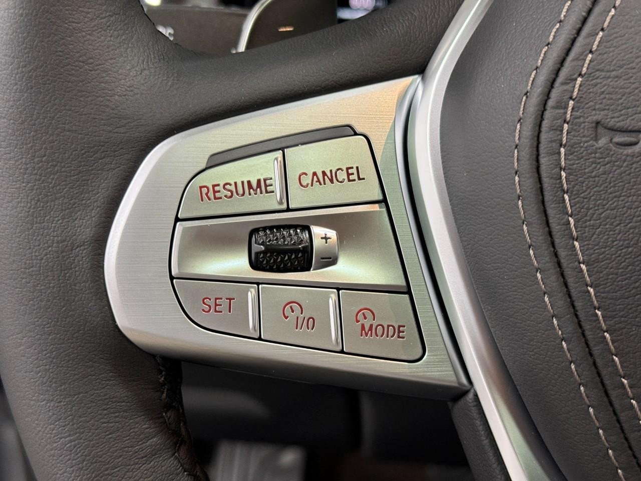 BMW X7 Vehicle Full-screen Gallery Image 34