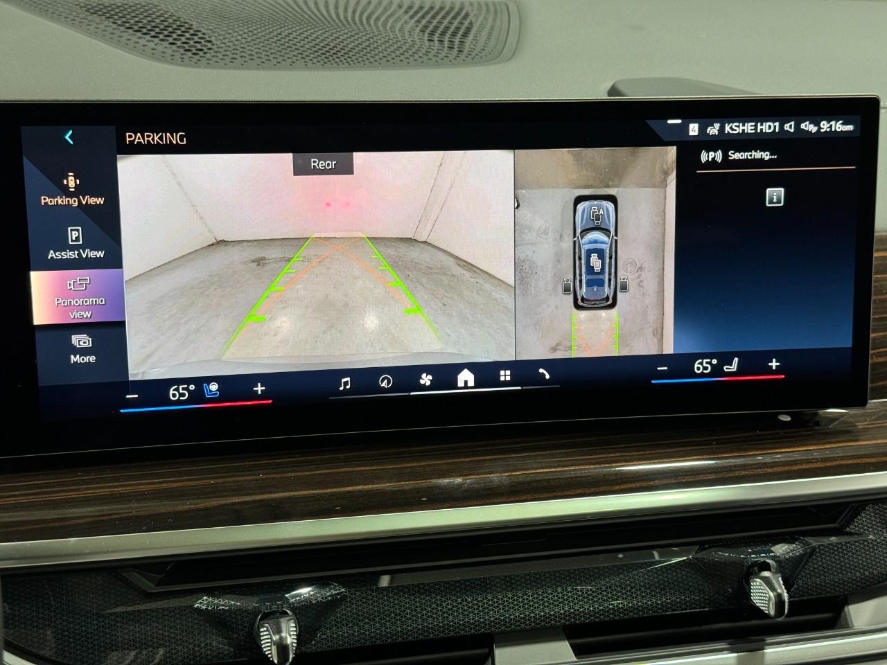 BMW X7 Vehicle Full-screen Gallery Image 37