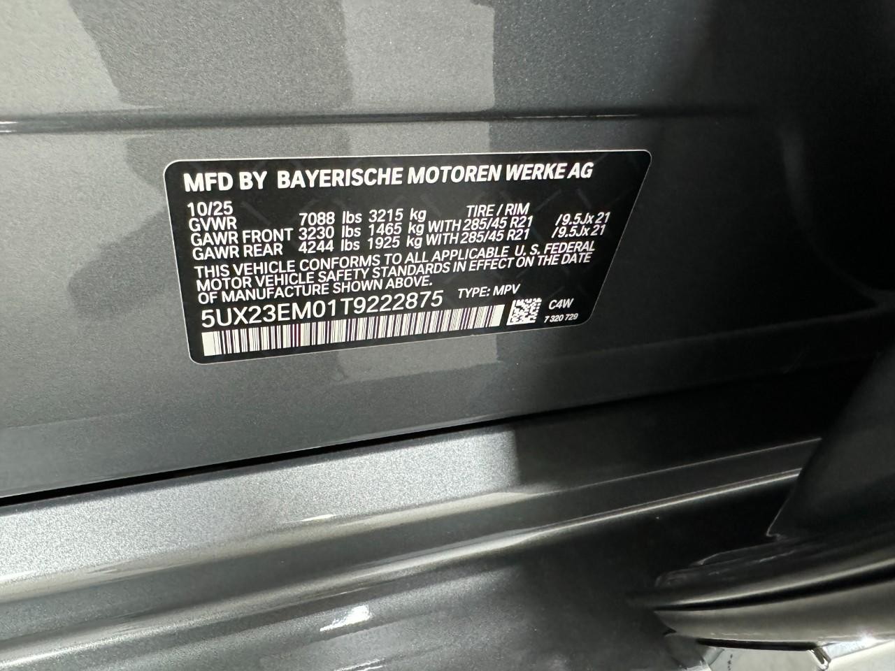 BMW X7 Vehicle Full-screen Gallery Image 38