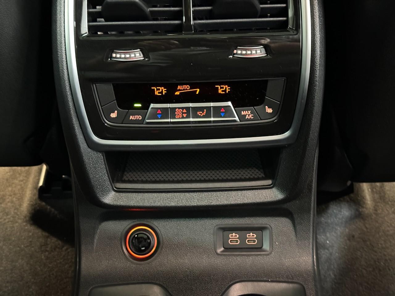 BMW X7 Vehicle Full-screen Gallery Image 13