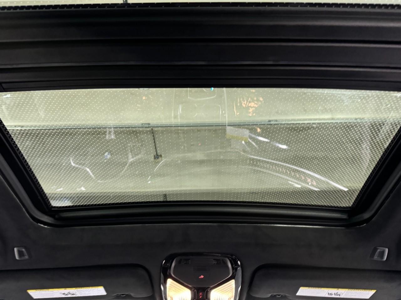 BMW X7 Vehicle Full-screen Gallery Image 14