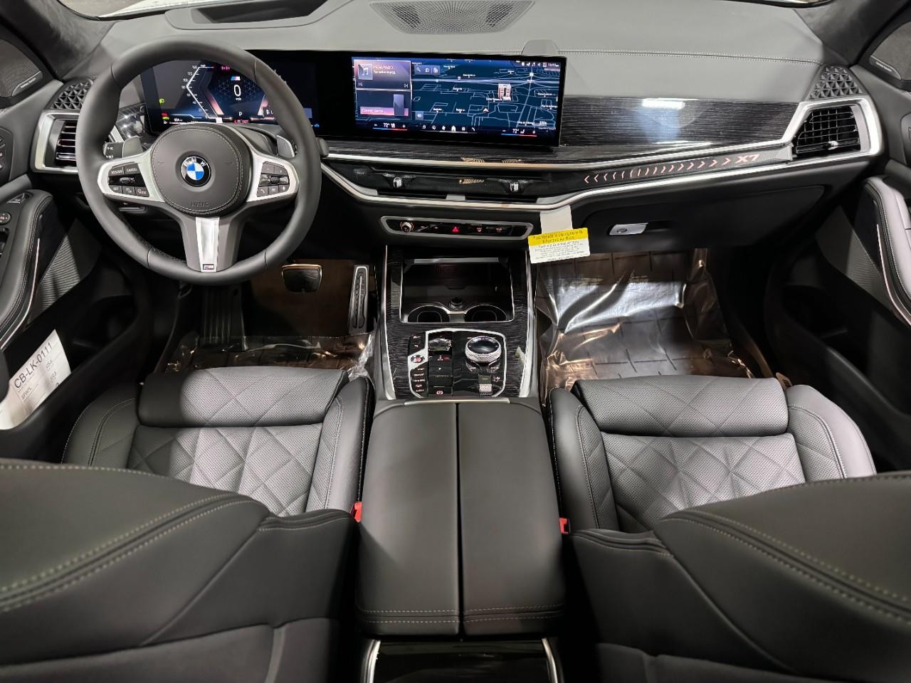 BMW X7 Vehicle Full-screen Gallery Image 15