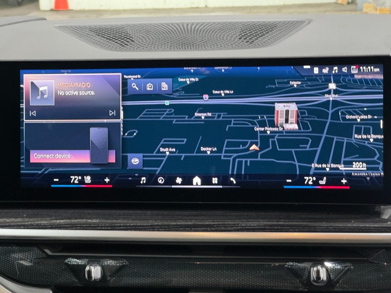 BMW X7 Vehicle Full-screen Gallery Image 17