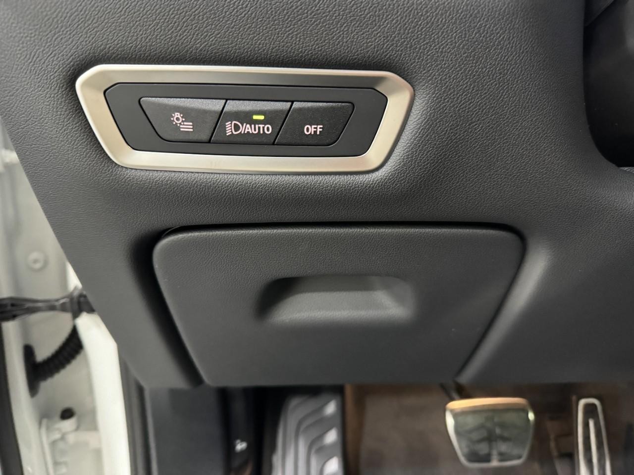 BMW X7 Vehicle Full-screen Gallery Image 33