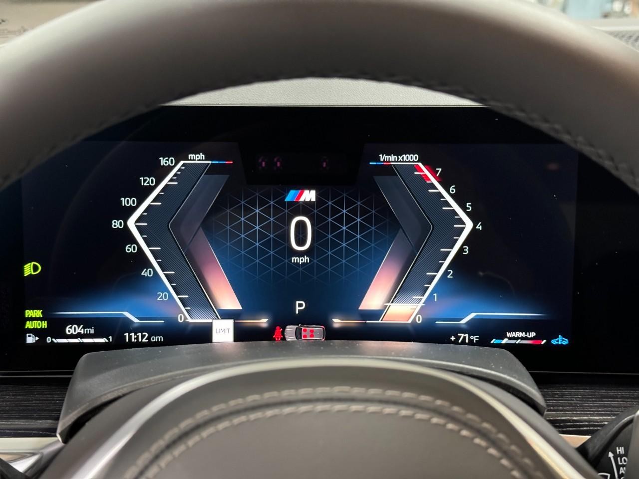 BMW X7 Vehicle Full-screen Gallery Image 36