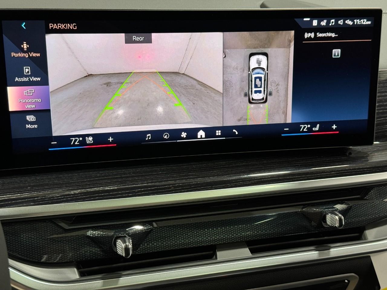 BMW X7 Vehicle Full-screen Gallery Image 37