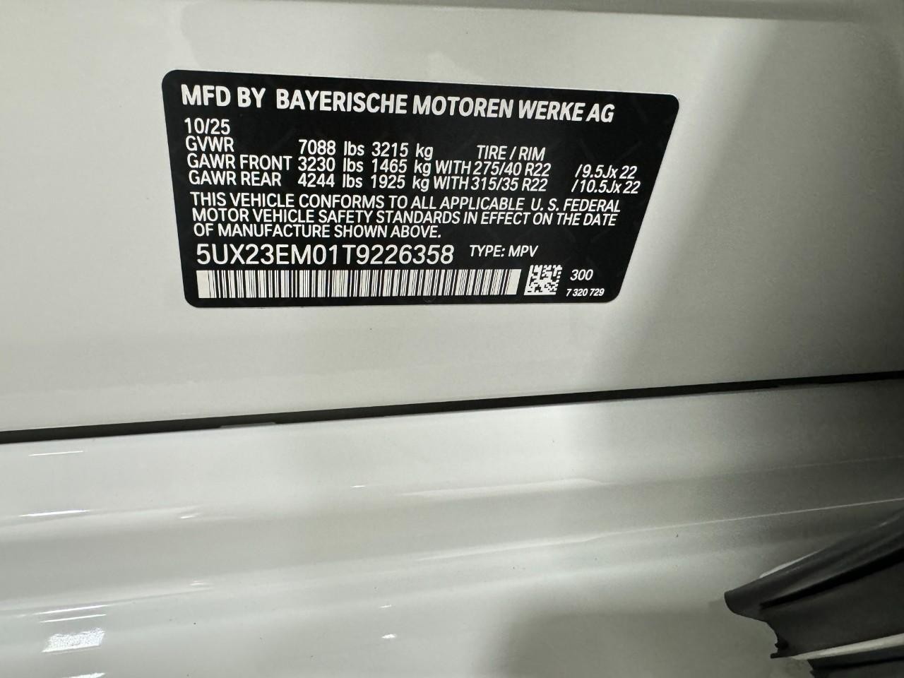 BMW X7 Vehicle Full-screen Gallery Image 38