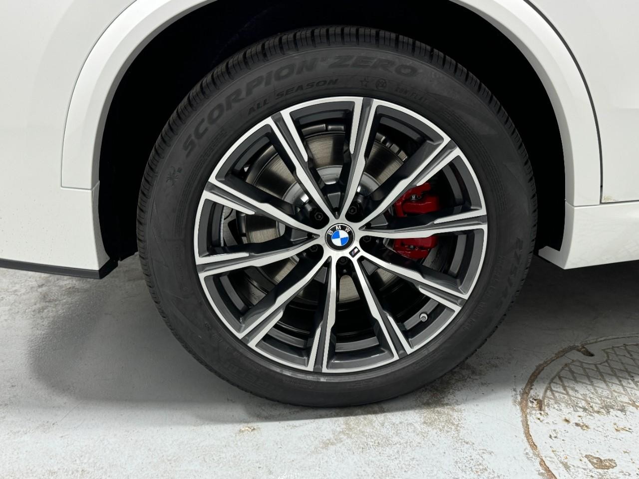 BMW X5 Vehicle Full-screen Gallery Image 5
