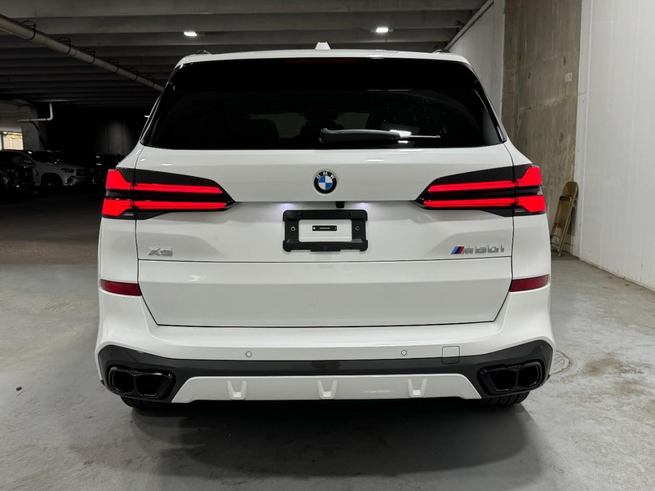BMW X5 Vehicle Full-screen Gallery Image 9