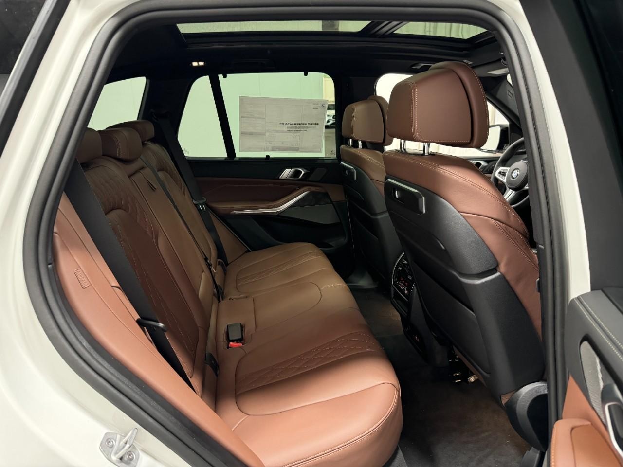 BMW X5 Vehicle Full-screen Gallery Image 10