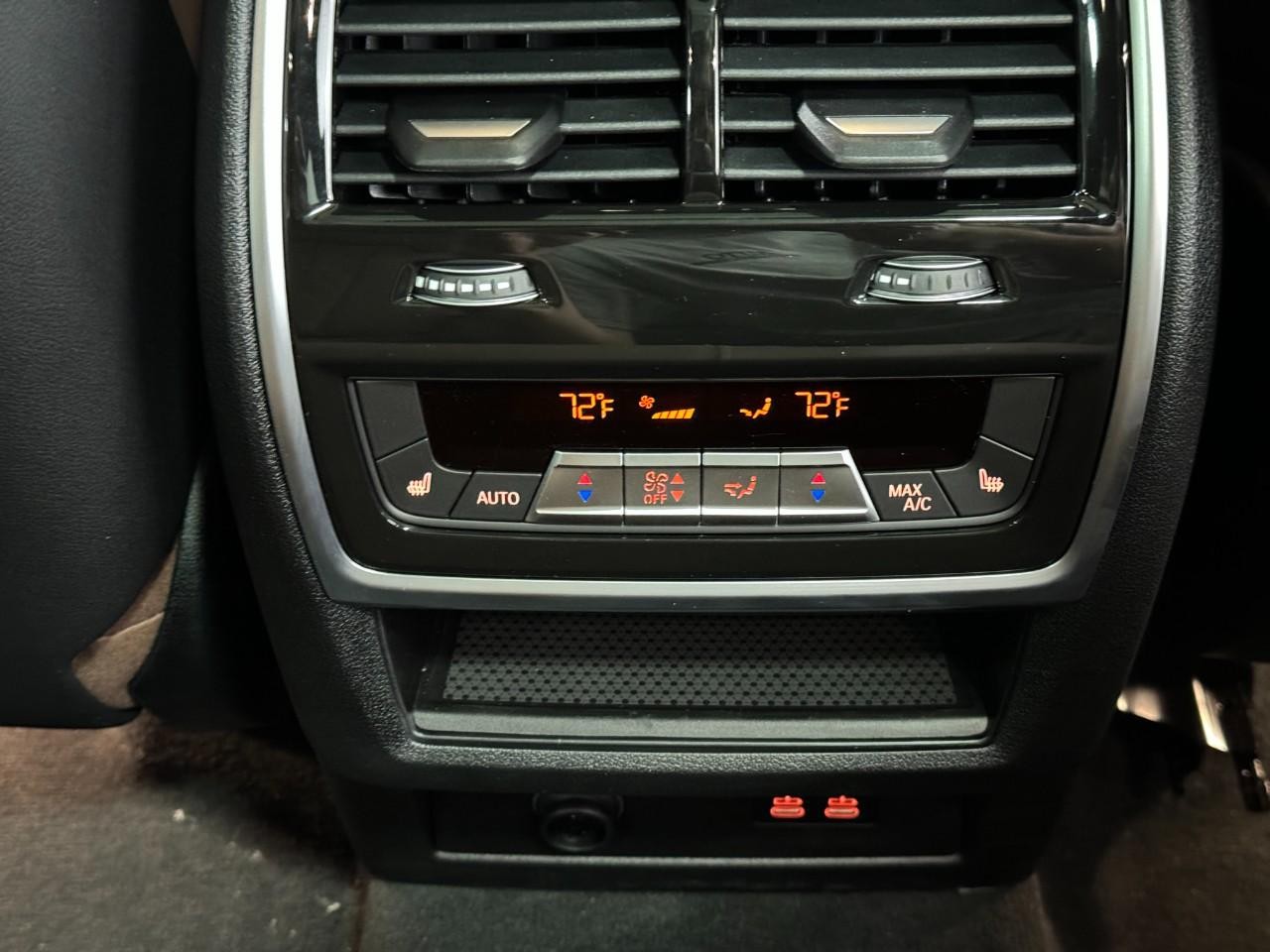 BMW X5 Vehicle Full-screen Gallery Image 11