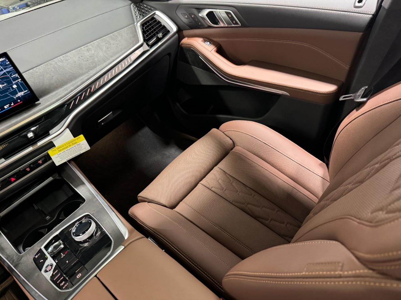 BMW X5 Vehicle Full-screen Gallery Image 17