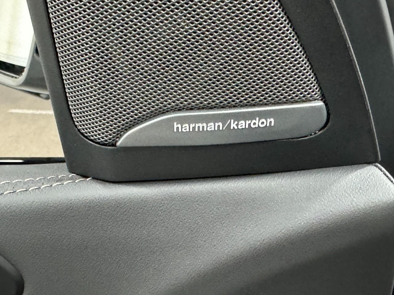 BMW X5 Vehicle Full-screen Gallery Image 24