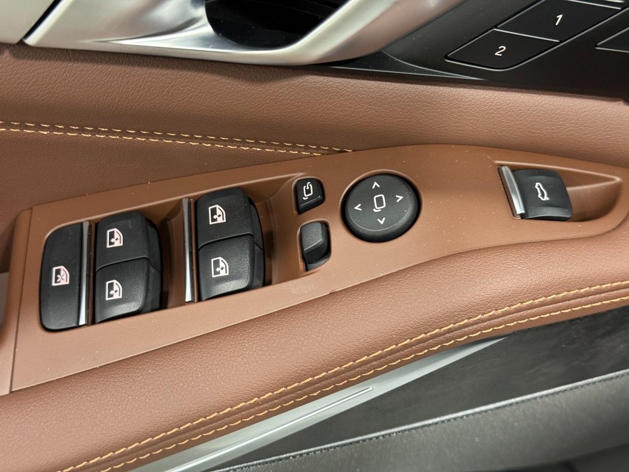 BMW X5 Vehicle Full-screen Gallery Image 27