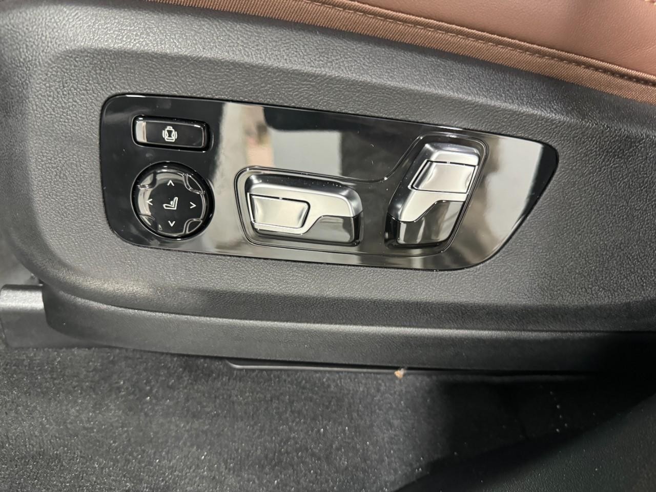 BMW X5 Vehicle Full-screen Gallery Image 30