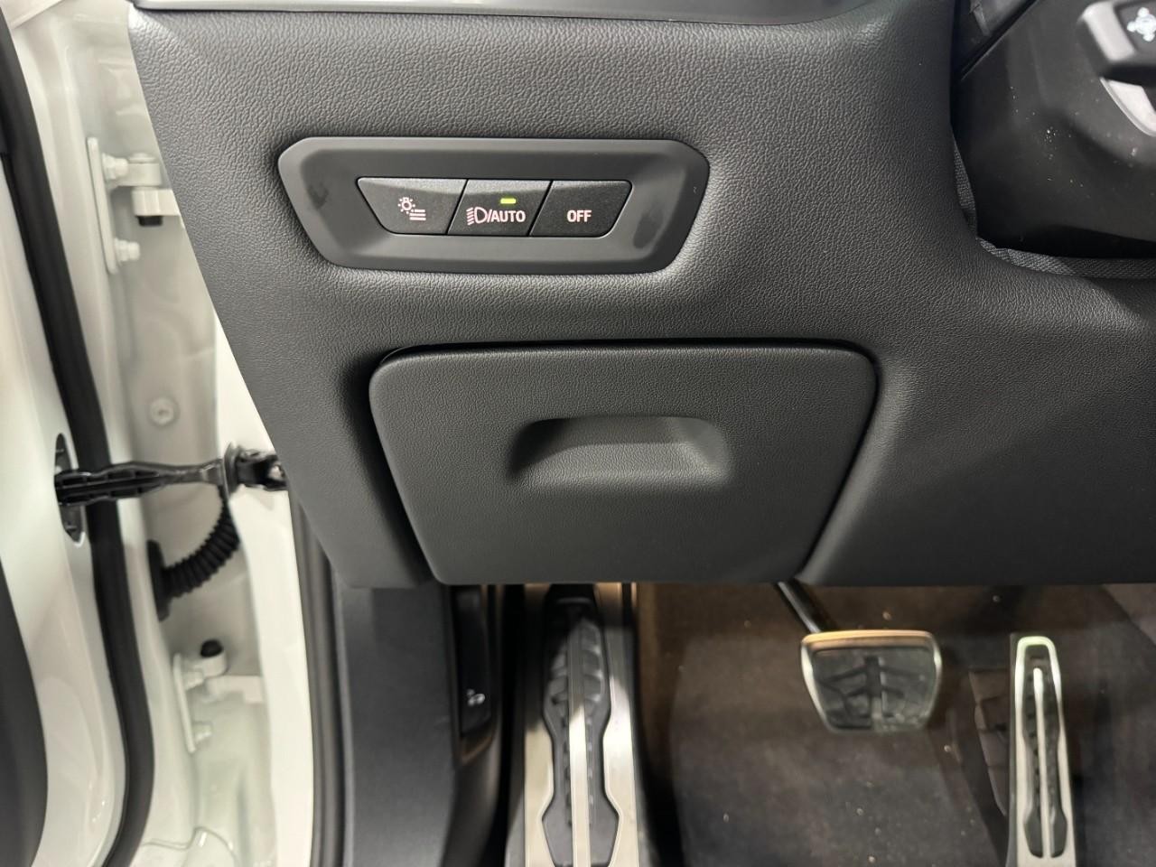 BMW X5 Vehicle Full-screen Gallery Image 31