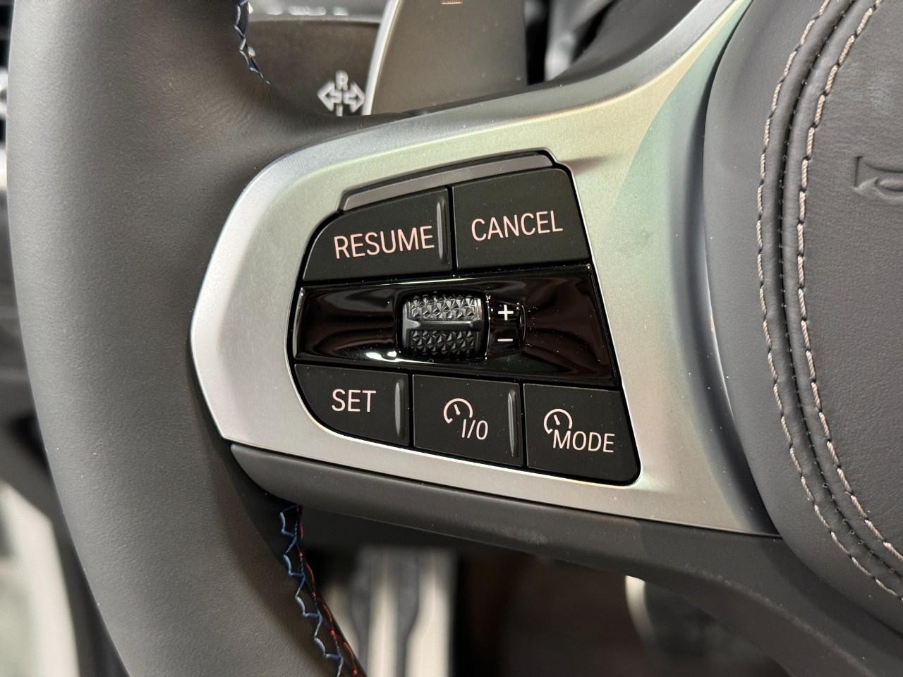 BMW X5 Vehicle Full-screen Gallery Image 32