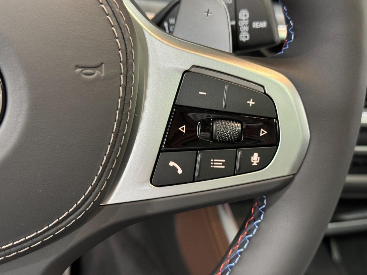 BMW X5 Vehicle Full-screen Gallery Image 33