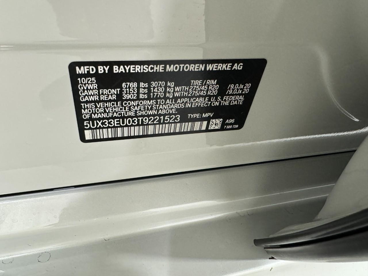 BMW X5 Vehicle Full-screen Gallery Image 36