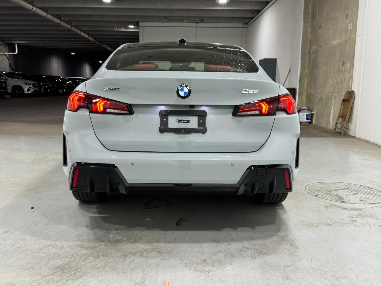 BMW 2 Series Vehicle Full-screen Gallery Image 9