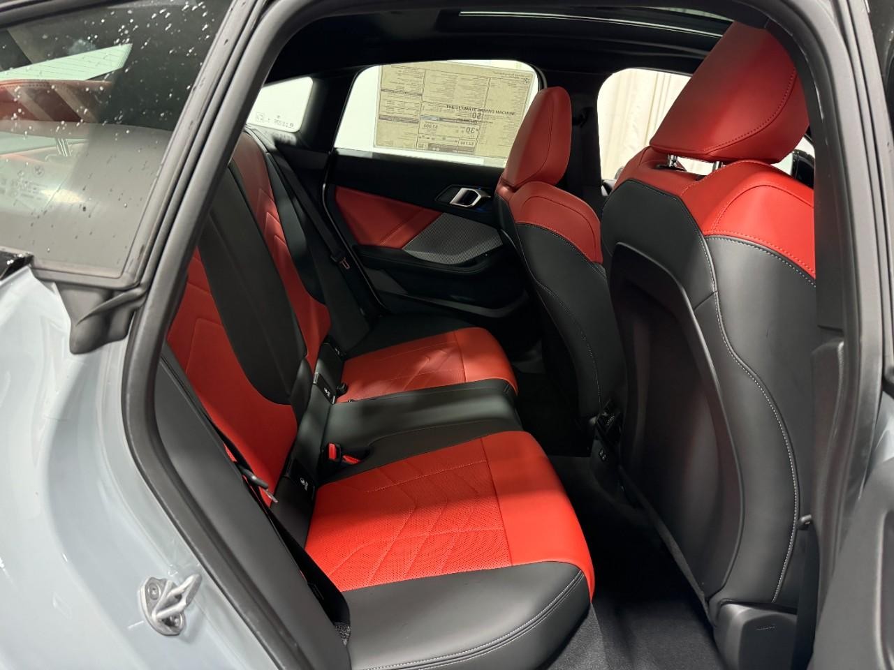 BMW 2 Series Vehicle Full-screen Gallery Image 10