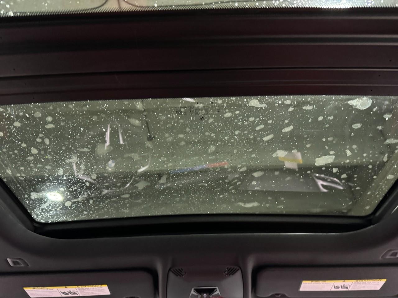 BMW 2 Series Vehicle Full-screen Gallery Image 11