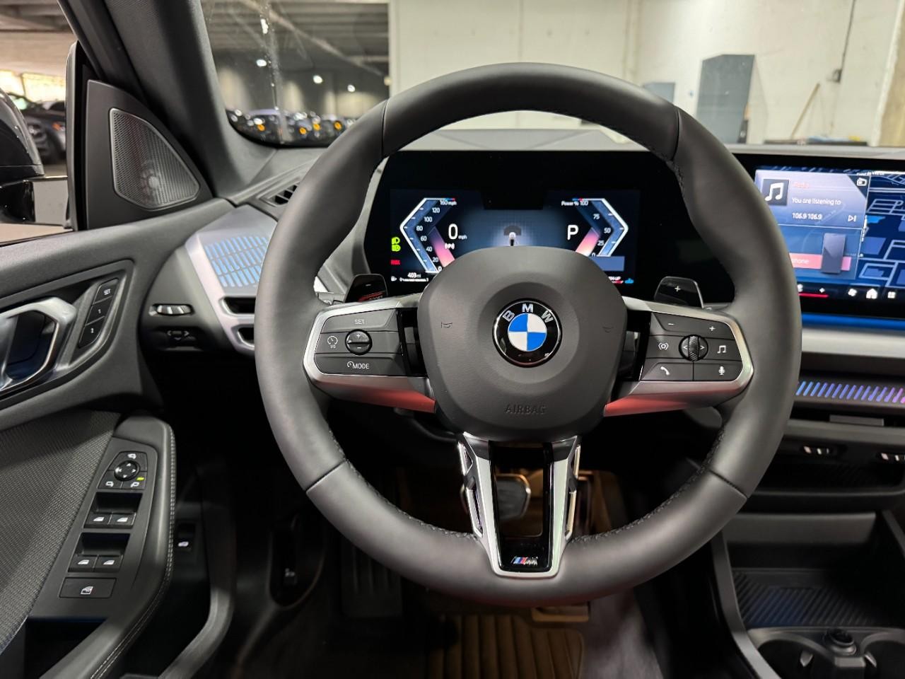 BMW 2 Series Vehicle Full-screen Gallery Image 13