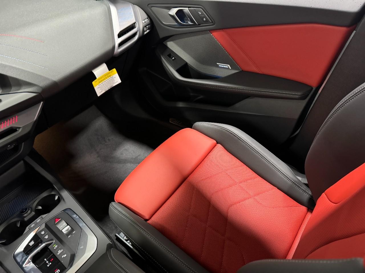 BMW 2 Series Vehicle Full-screen Gallery Image 16