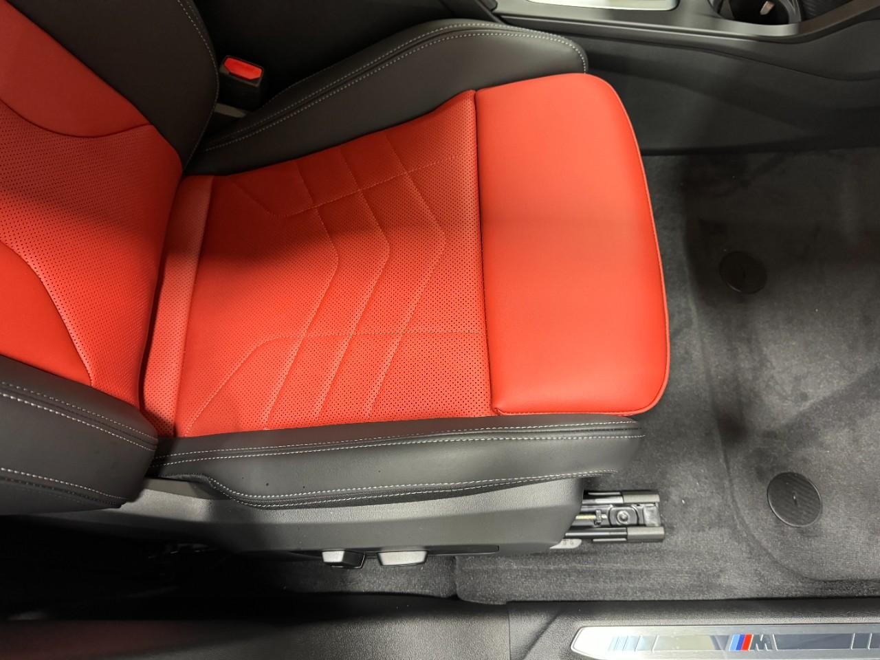 BMW 2 Series Vehicle Full-screen Gallery Image 18