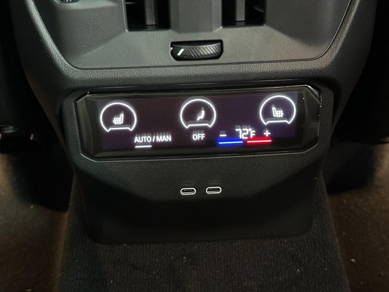 BMW X3 Vehicle Full-screen Gallery Image 11