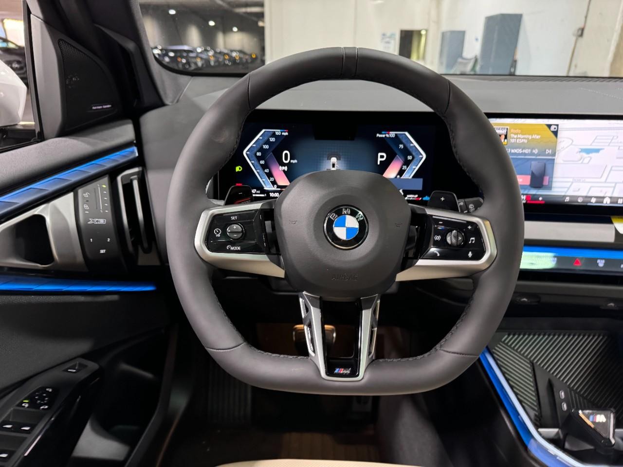 BMW X3 Vehicle Full-screen Gallery Image 14