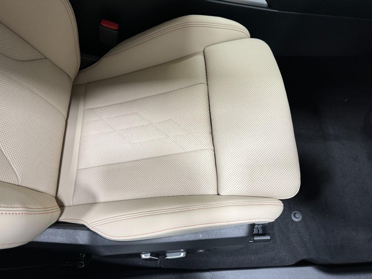 BMW X3 Vehicle Full-screen Gallery Image 19