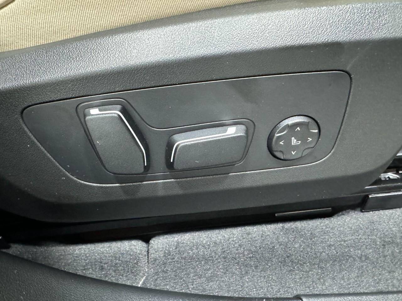 BMW X3 Vehicle Full-screen Gallery Image 20