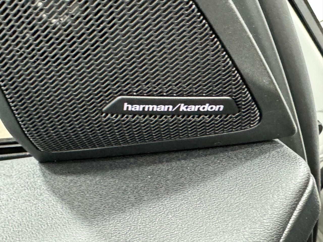 BMW X3 Vehicle Full-screen Gallery Image 23