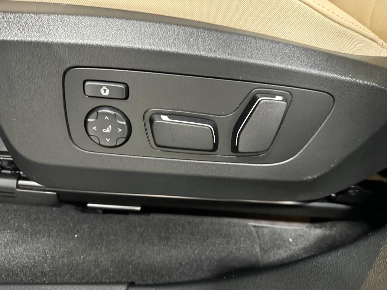 BMW X3 Vehicle Full-screen Gallery Image 28